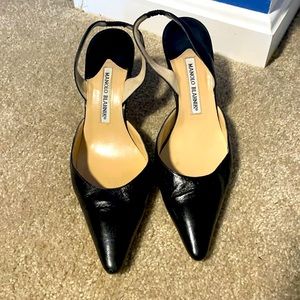 Manolo Blahnik Carolyne Leather Mid-Heel Halter Pumps 39